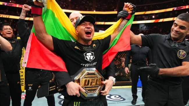 Weekly Sports Roundup: Van’s Historical KO, McCain Sweeps Lakers, Woo Shines, Imai Struggles